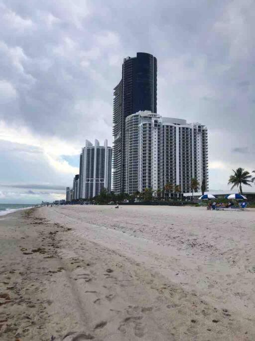 Апартаменти Spacious Studio On The Beach In Sunny Isles Beach, Fl Екстер'єр фото